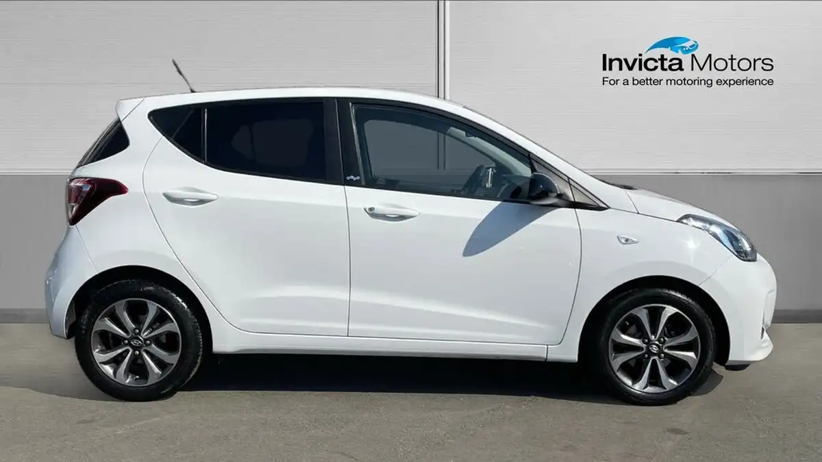 2019-hyundai-i10-10-play-big-1