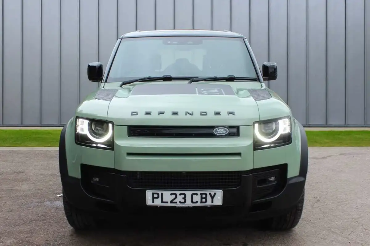 2023-land-rover-110-defender-30-d300-75th-edition-big-2