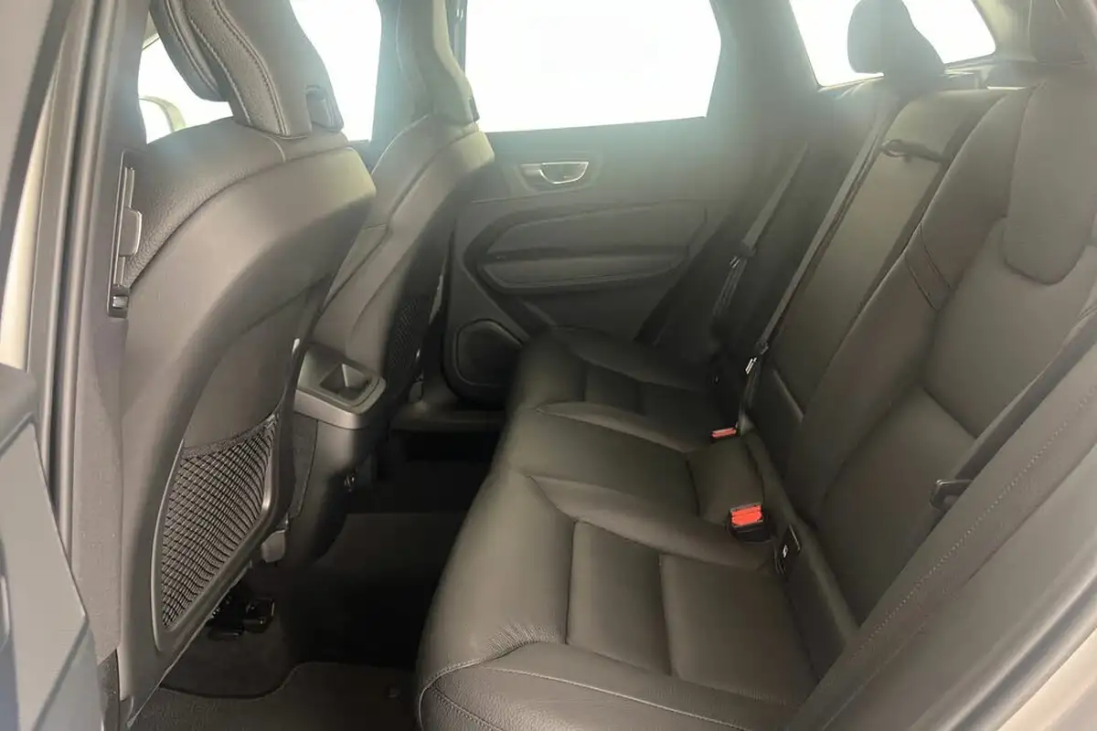 2021-volvo-xc60-20td-b4-momentum-awd-big-16