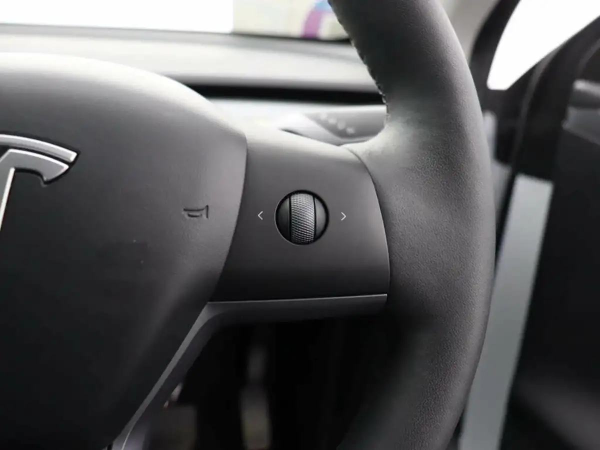2023-tesla-model-y-e-rwd-big-19