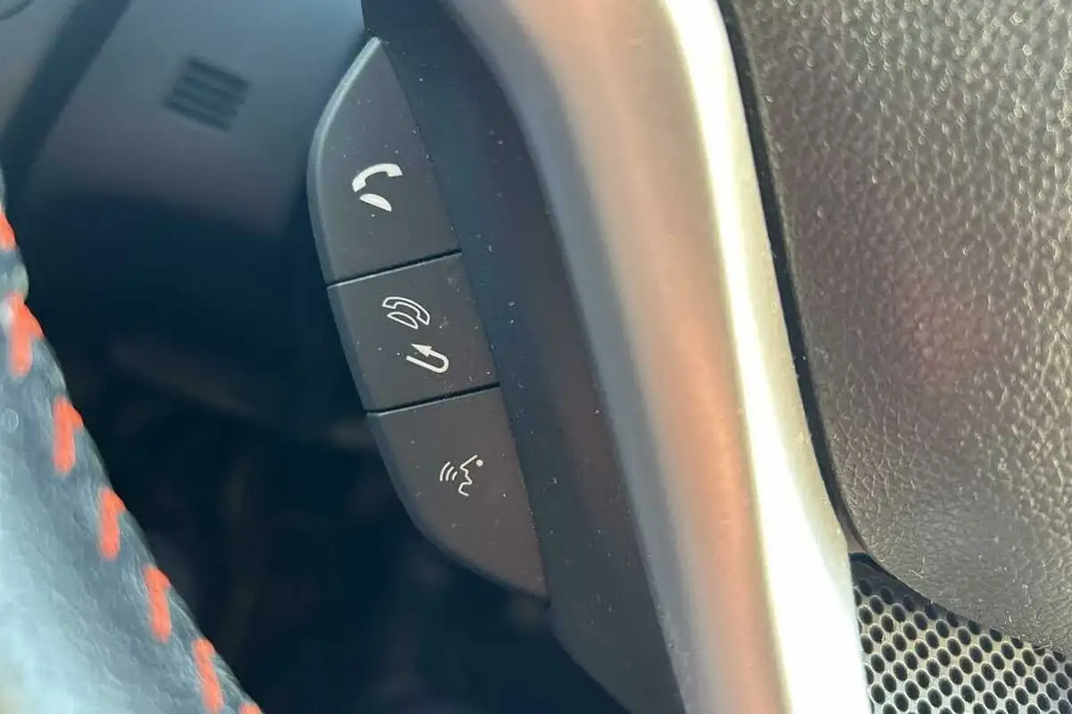 2019-honda-jazz-15-i-vtec-sport-navi-cvt-big-14