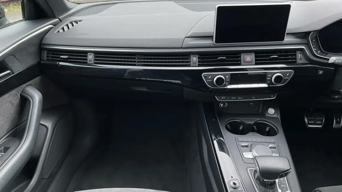 2018-audi-a4-avant-20-tfsi-black-edition-big-11