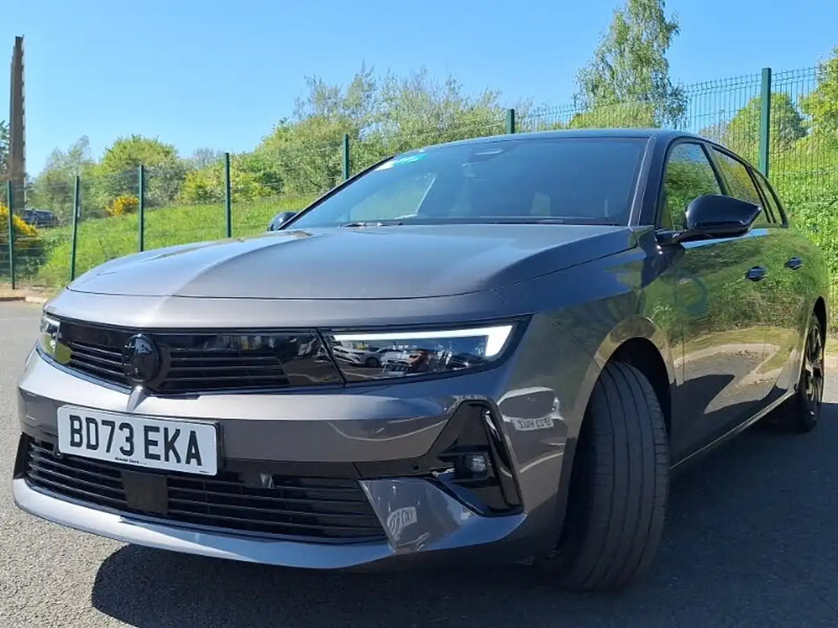 2023-vauxhall-astra-12-turbo-gs-sport-tourer-big-11