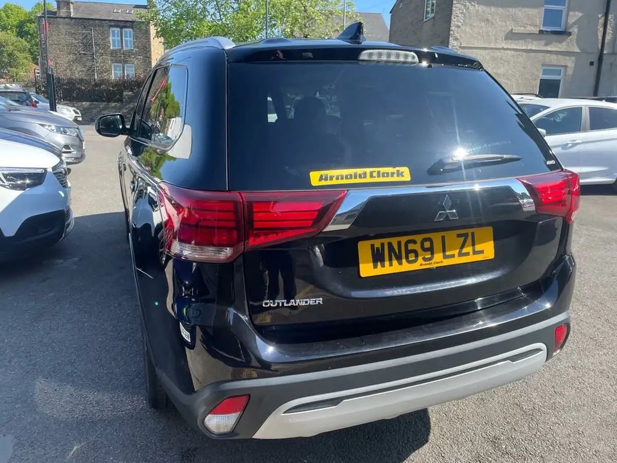 2019-mitsubishi-outlander-20-design-big-3