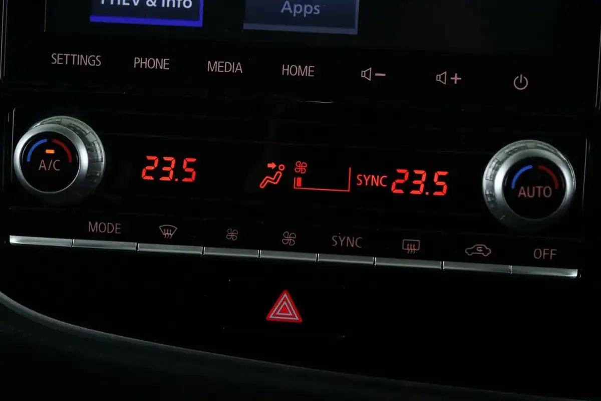 2020-mitsubishi-outlander-24-design-phev-big-18