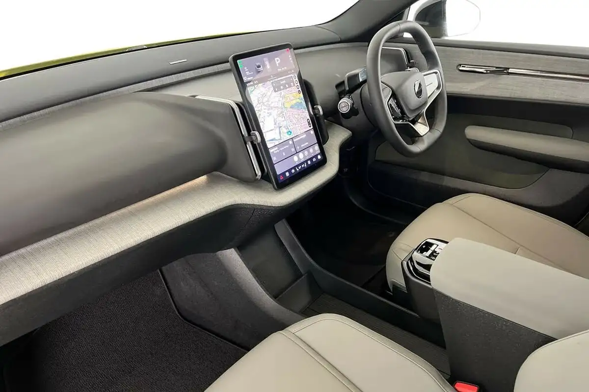 2024-volvo-ex30-e-single-motor-plus-extended-range-big-1