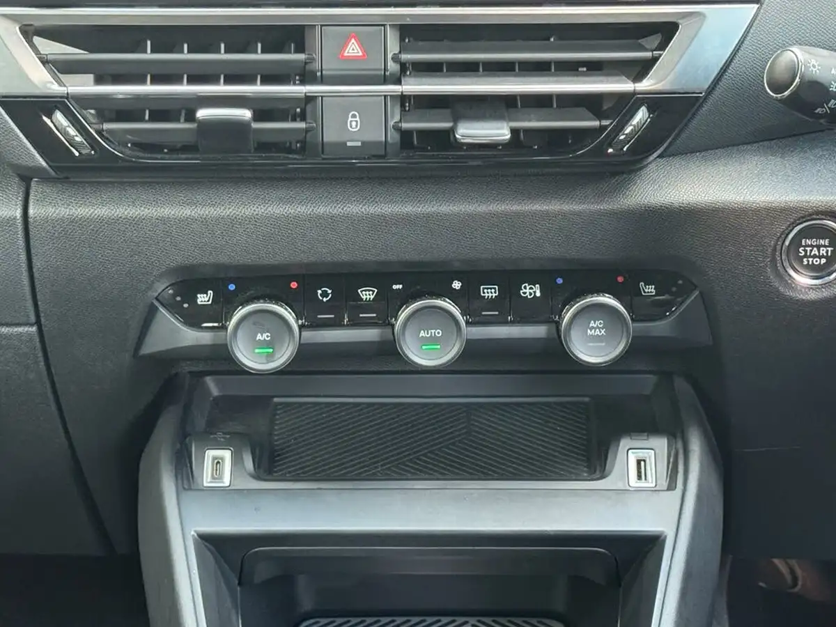 2022-citroen-c4-12-puretech-c-series-edition-eat8-big-42