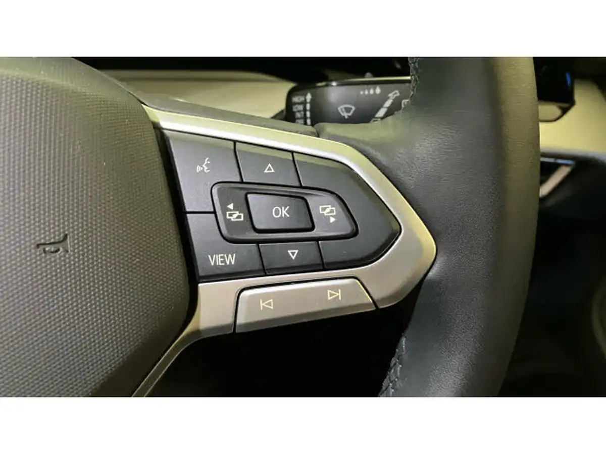 2023-volkswagen-golf-15-tsi-life-130ps-hatchback-big-17