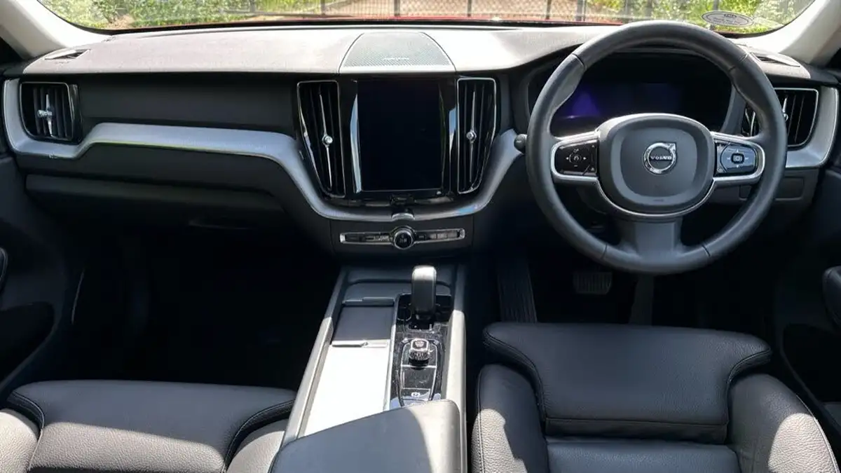2022-volvo-xc60-20-b5-plus-big-4