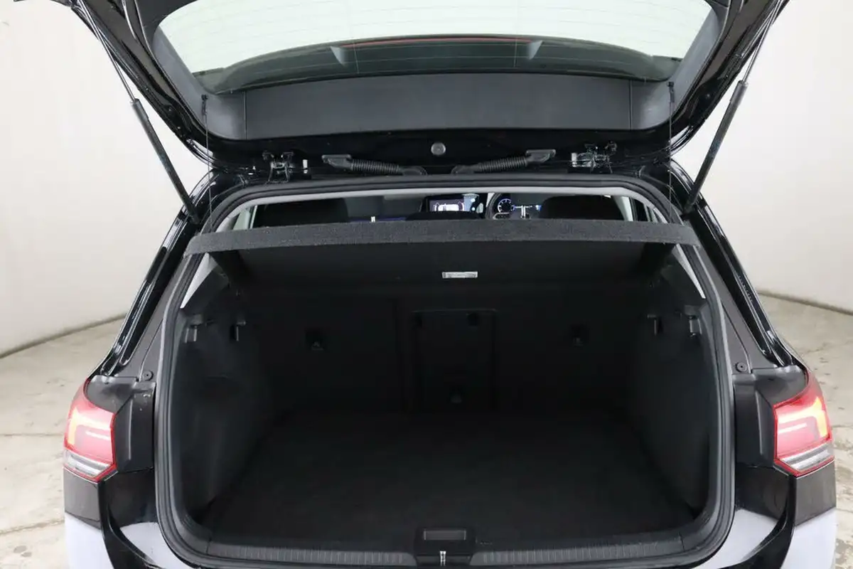 2021-volkswagen-golf-20tdi-life-hatchback-big-13