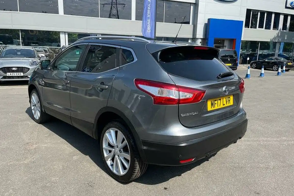 2017-nissan-qashqai-12-dig-t-tekna-big-32