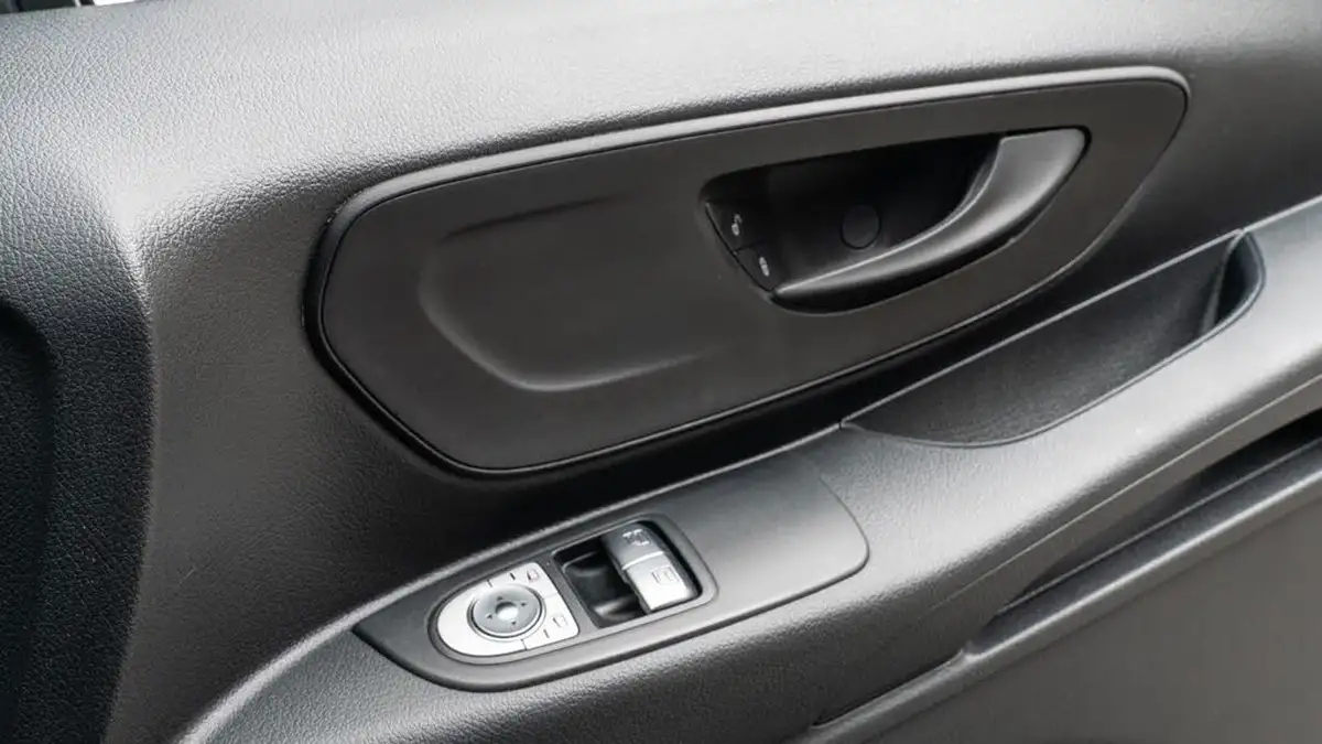 2022-mercedes-benz-vito-big-22