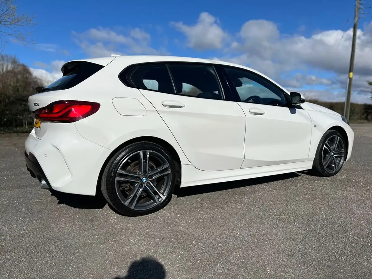 2020-bmw-1-series-20td-120d-xdrive-m-sport-big-9