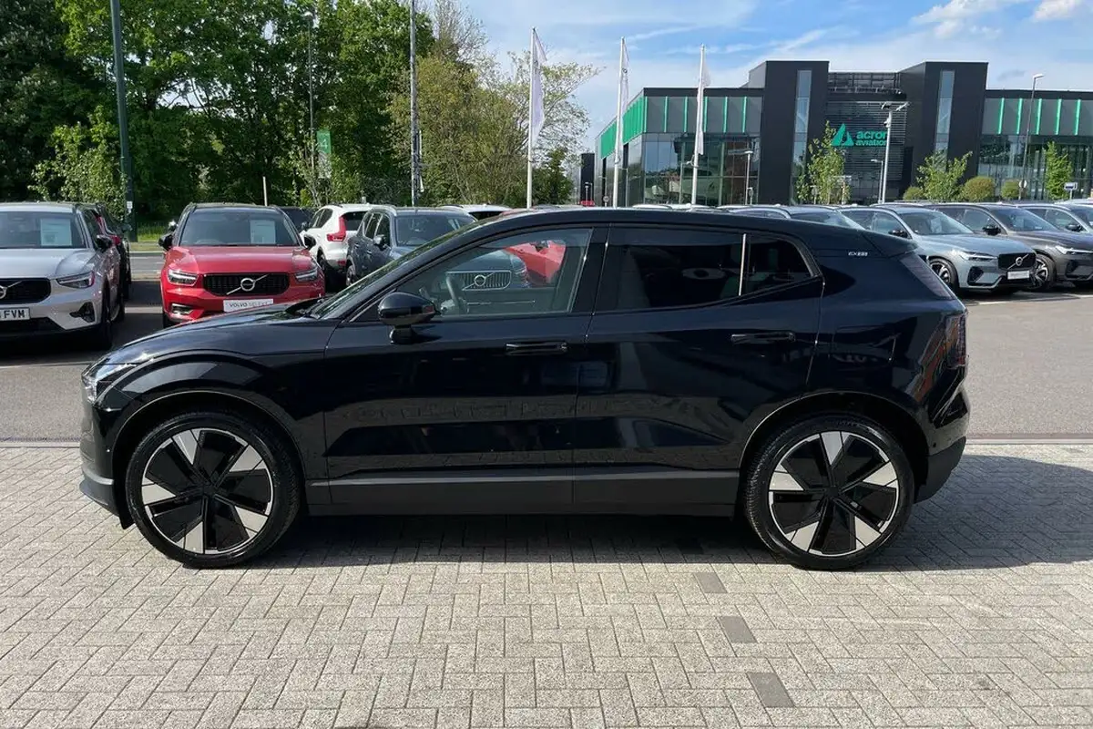 2025-volvo-ex30-e-single-motor-ultra-big-9