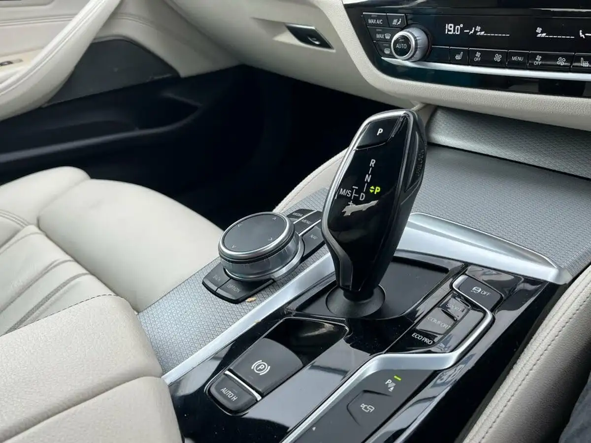 2017-bmw-5-series-30-540i-m-sport-saloon-4d-big-30