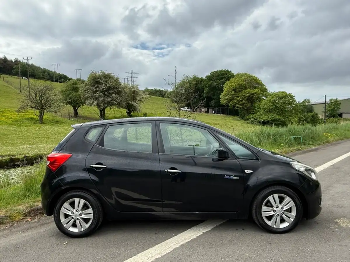 2012-hyundai-ix20-16td-active-big-1