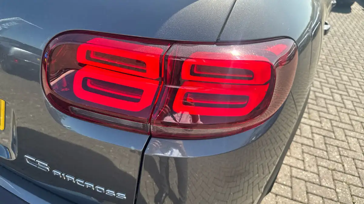 2022-citroen-c5-aircross-12-puretech-shine-ss-big-38