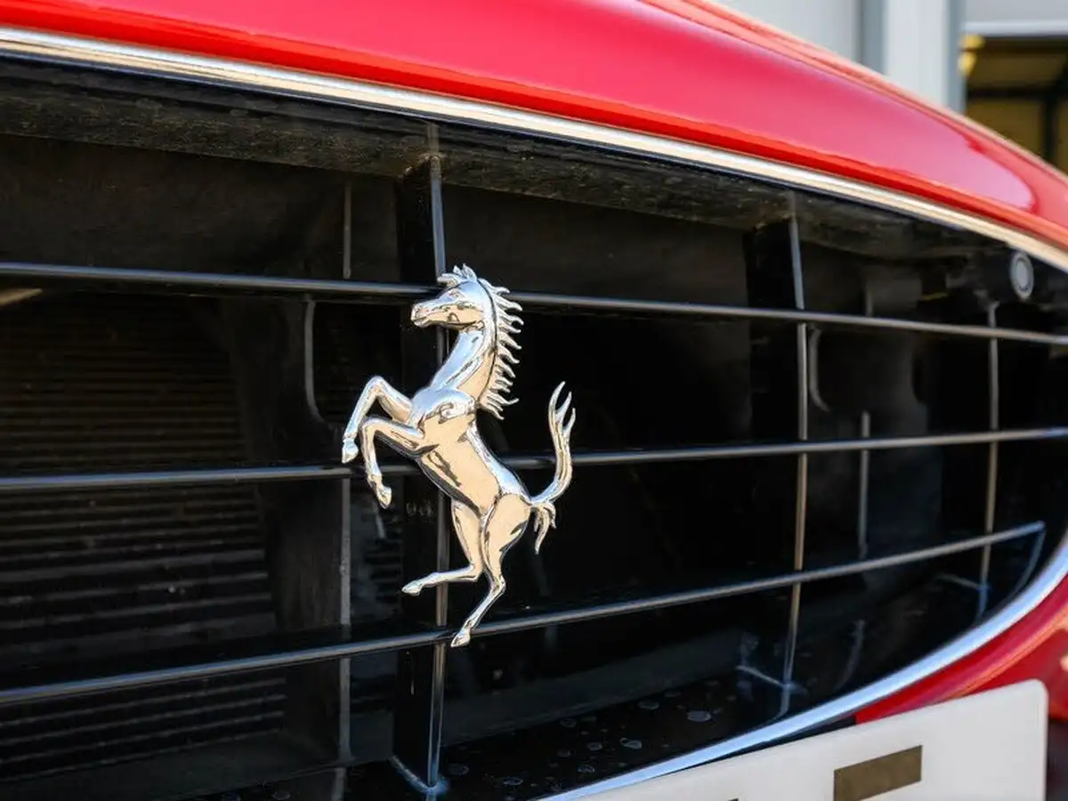 2010-ferrari-california-43-big-9