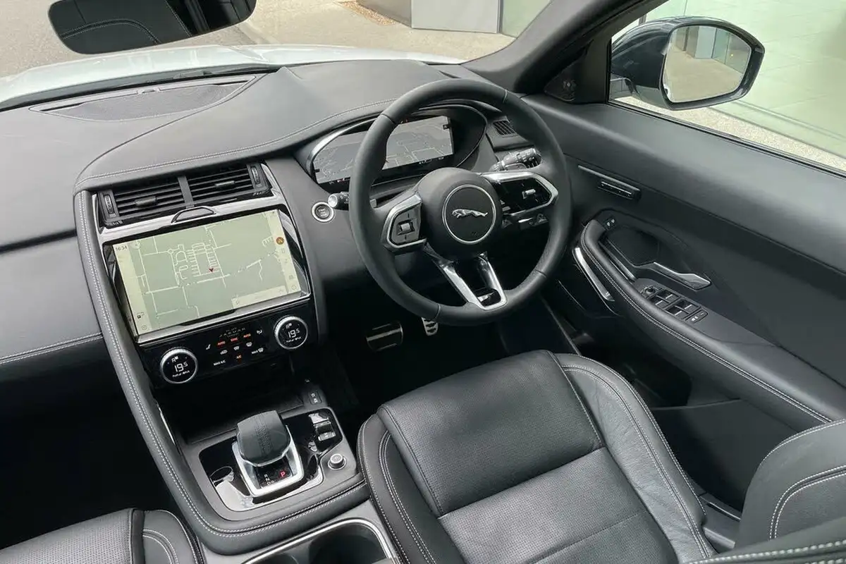 2024-jaguar-e-pace-20-d200-r-dynamic-se-black-big-24