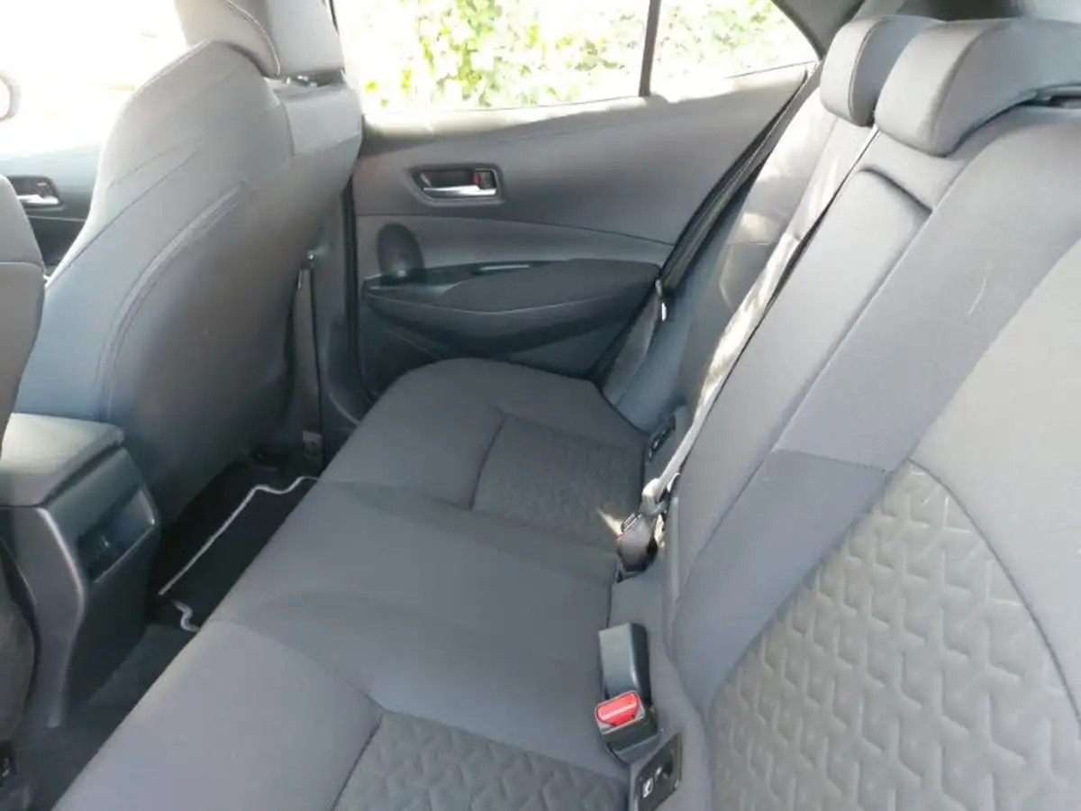 2022-toyota-corolla-20-vvt-i-icon-193bhp-hatchback-big-5