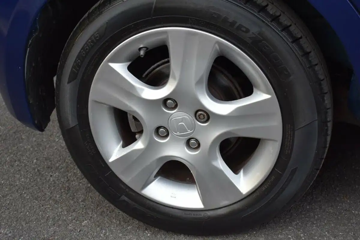 2011-honda-jazz-14-es-t-big-30