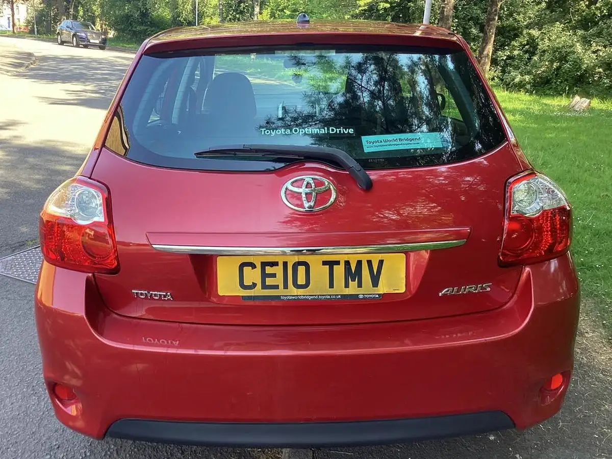 2010-toyota-auris-133-vvt-i-tr-5d-big-6