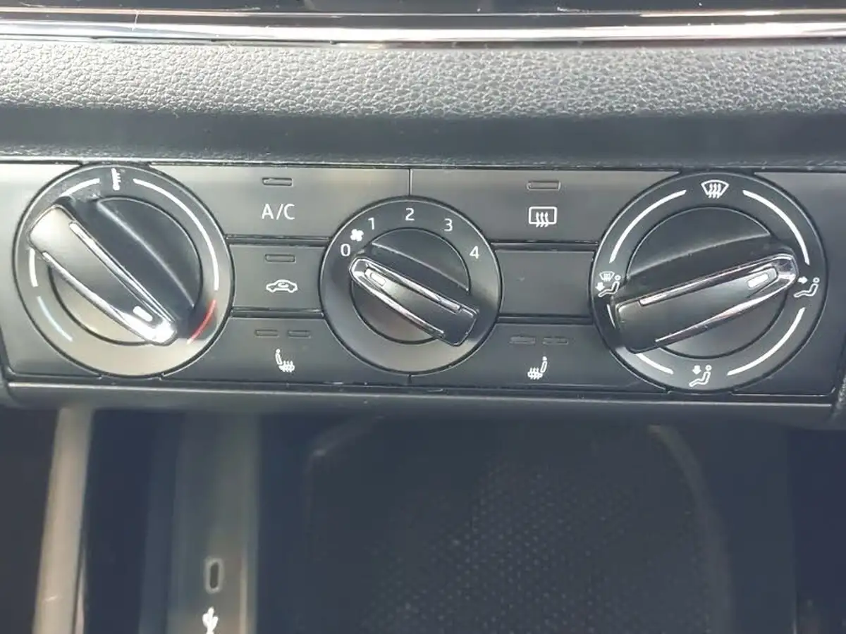2020-skoda-kamiq-15-tsi-monte-carlo-dsg-big-12