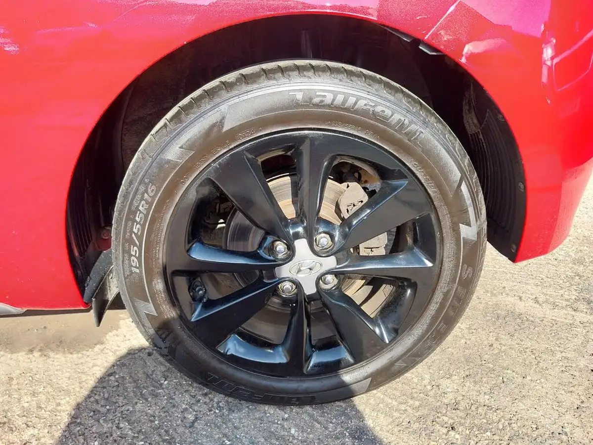 2018-hyundai-i20-10-t-gdi-se-coupe-3d-big-5