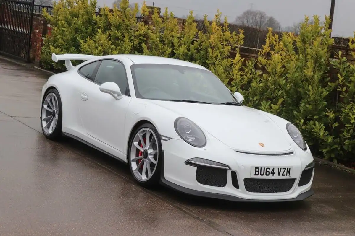 2014-porsche-911-38-gt3-big-11