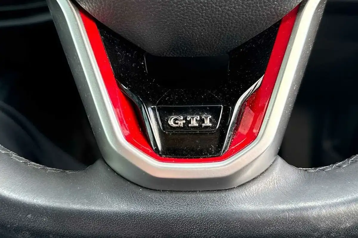 2021-volkswagen-golf-20-tsi-gti-big-28