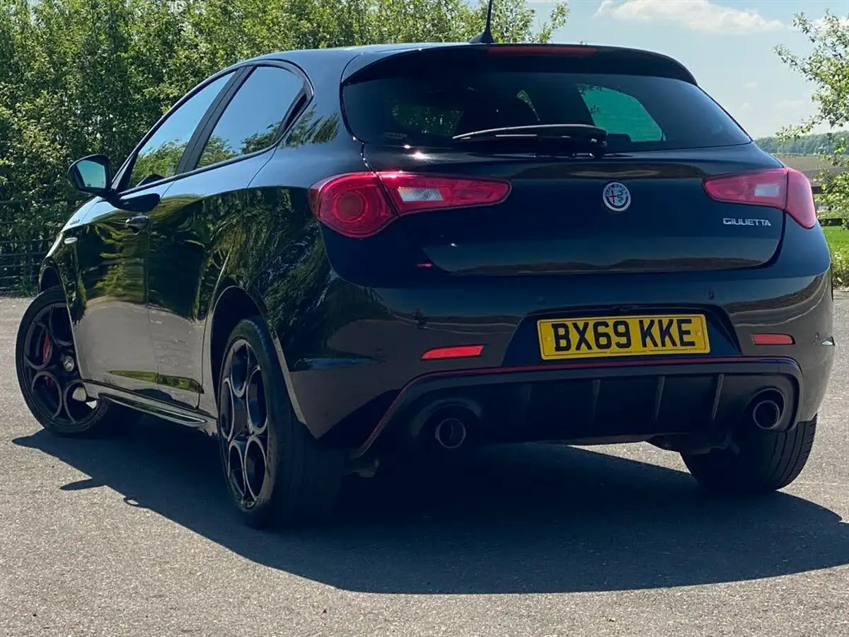 2020-alfa-romeo-giulietta-20jtdm-2-veloce-big-2