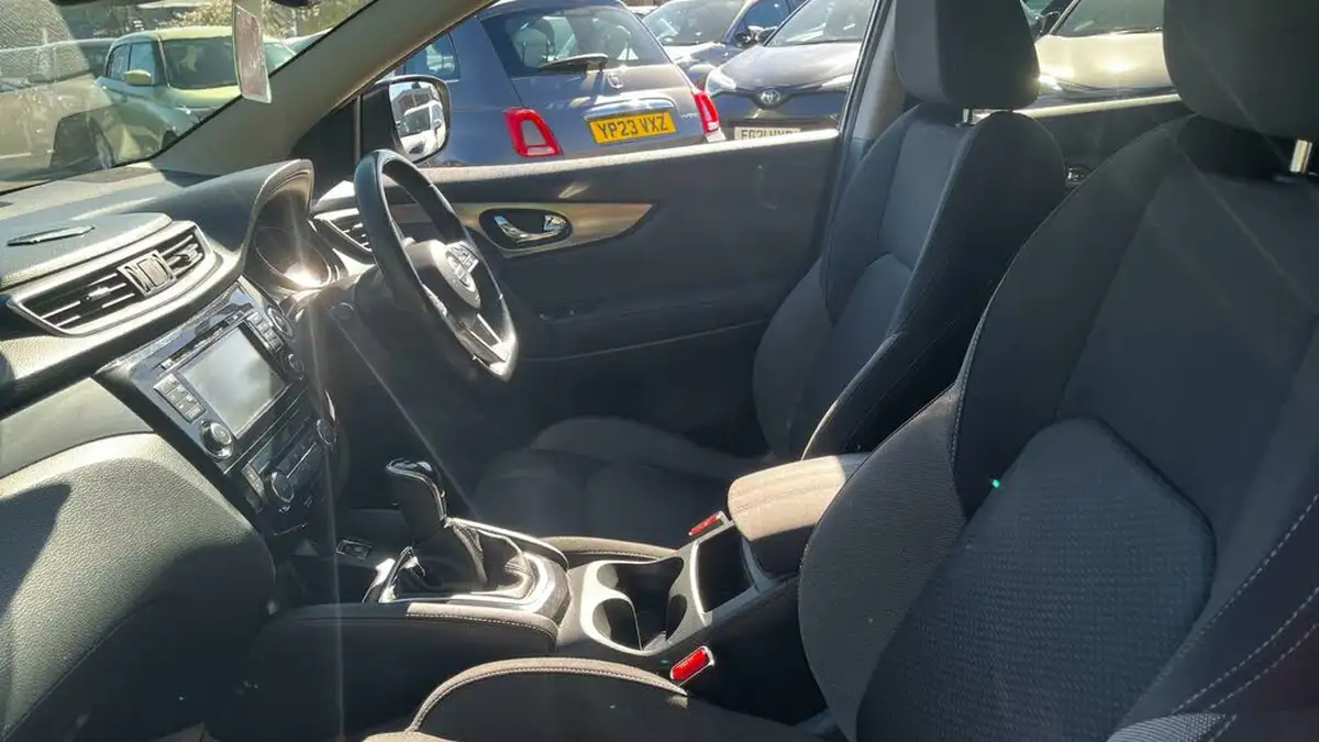 2018-nissan-qashqai-12-dig-t-n-connecta-glass-roof-pack-xtronic-cvt-big-9