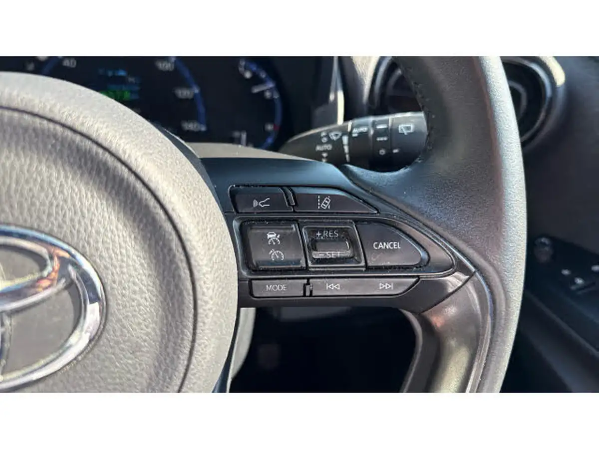 2021-toyota-yaris-15-vvt-i-design-panoramic-roof-big-24