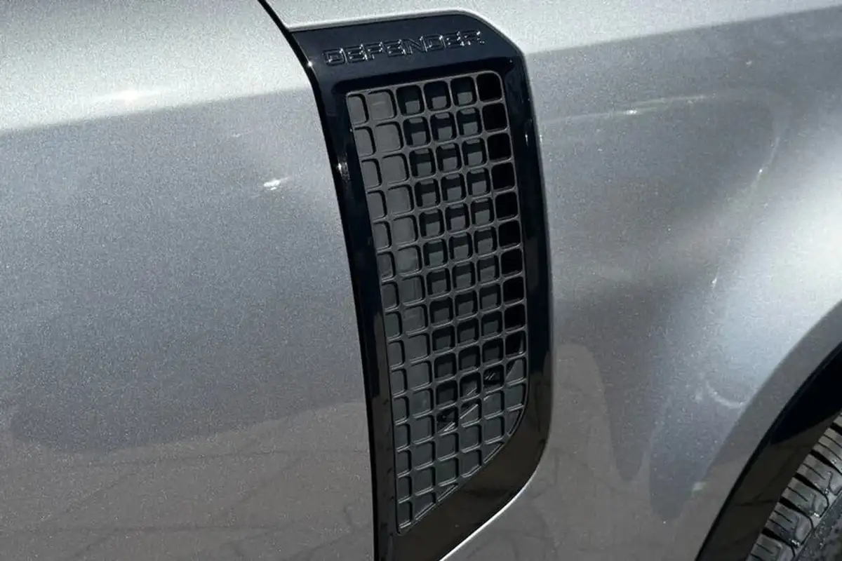2024-land-rover-110-defender-30-d300-x-dynamic-hse-big-28