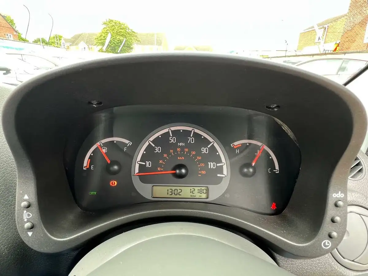 2012-fiat-panda-12-active-big-17