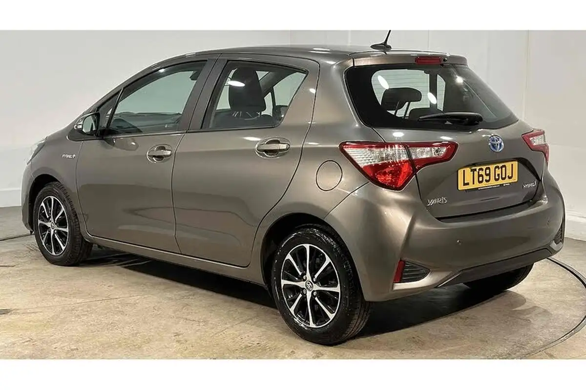 2019-toyota-yaris-15-vvt-i-icon-tech-98bhp-hybrid-1497cc-e-cvt-big-7