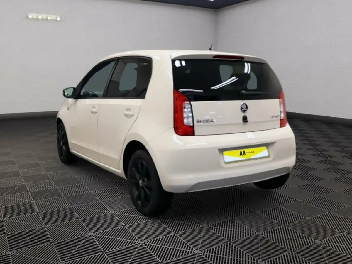 2016-skoda-citigo-10-mpi-black-edition-5d-big-3