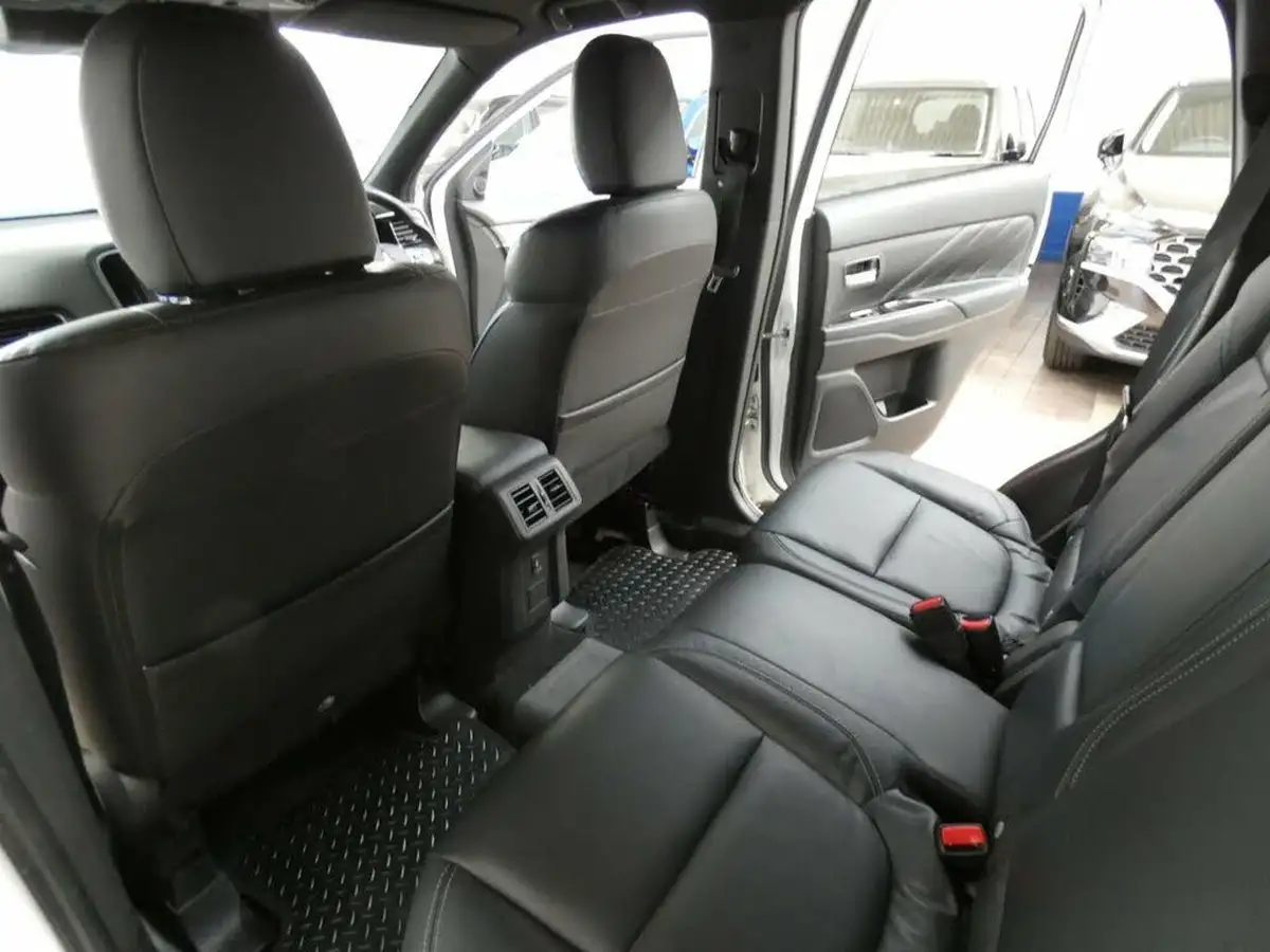 2021-mitsubishi-outlander-24-dynamic-safety-phev-big-62
