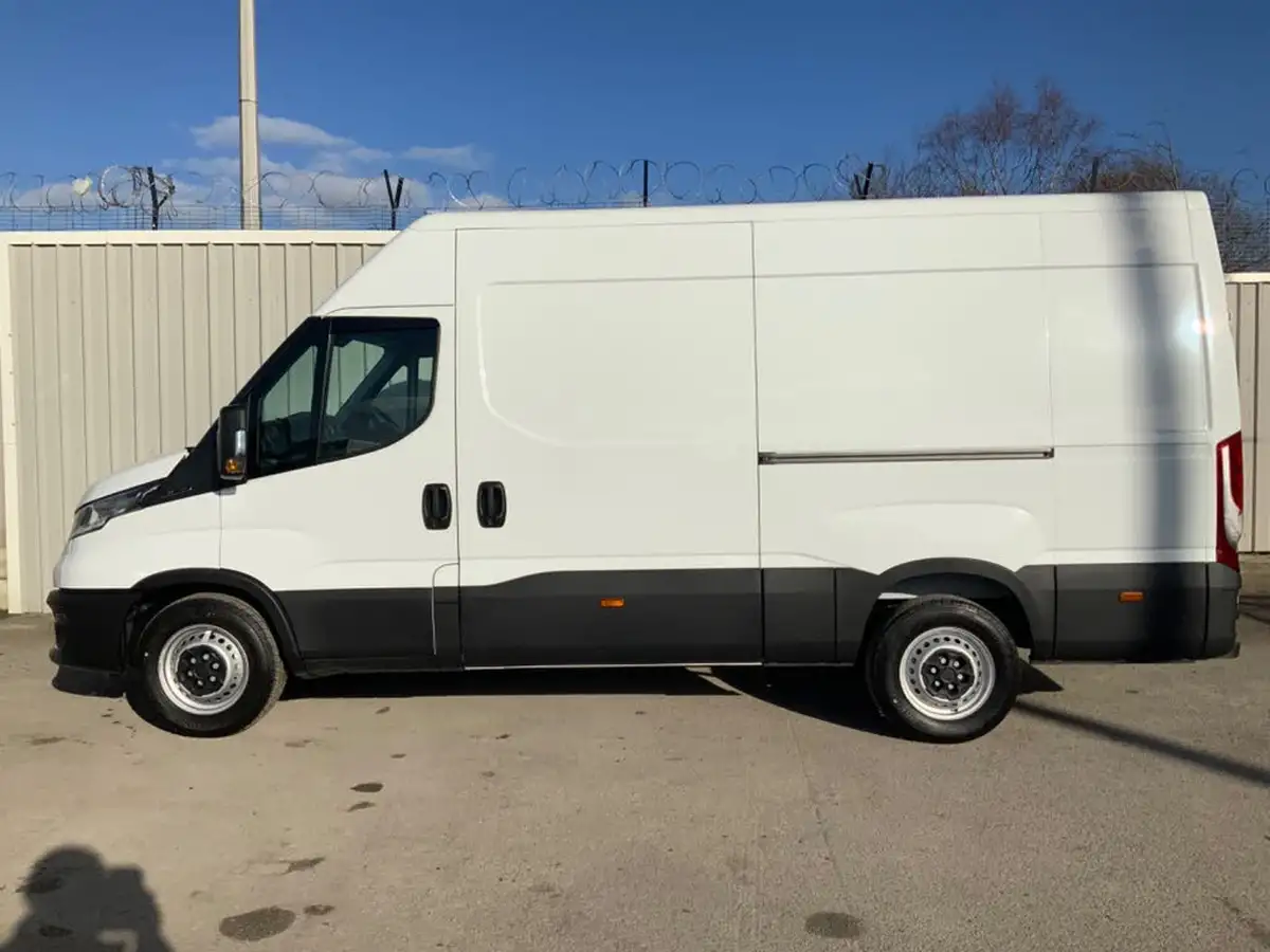 2023-iveco-daily-s-class-23td-35s14v-business-3520mm-h2-136pseu6dt-big-5