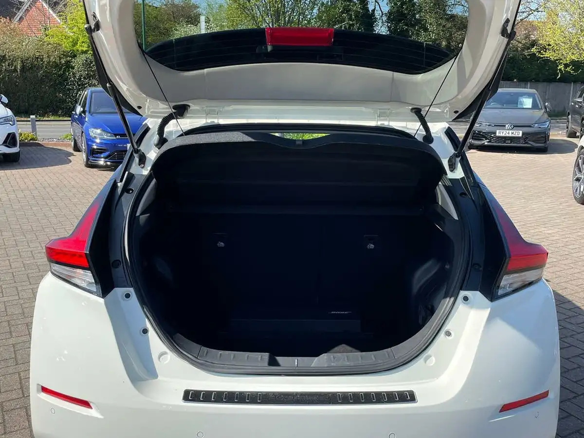 2021-nissan-leaf-e-tekna-big-24