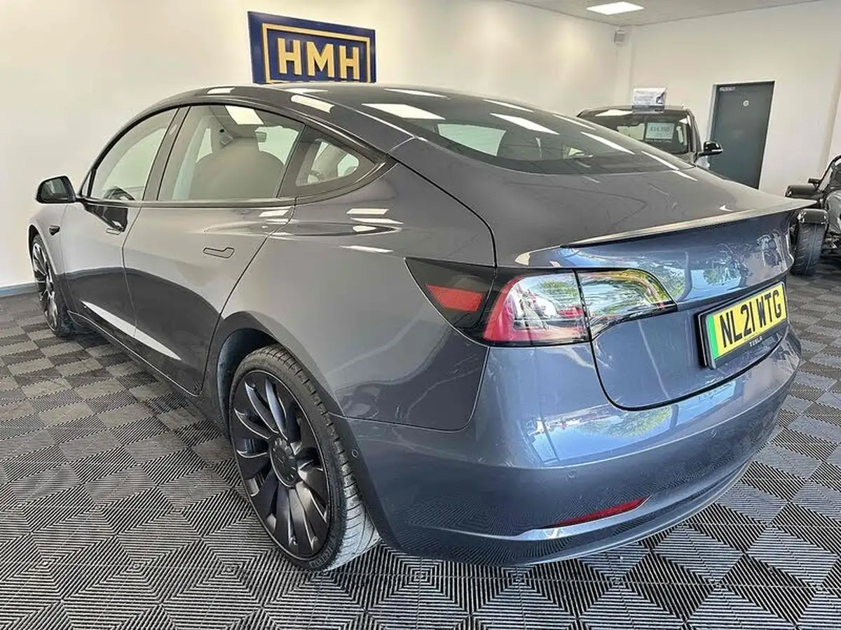 2021-tesla-model-3-e-performance-4x4-big-4