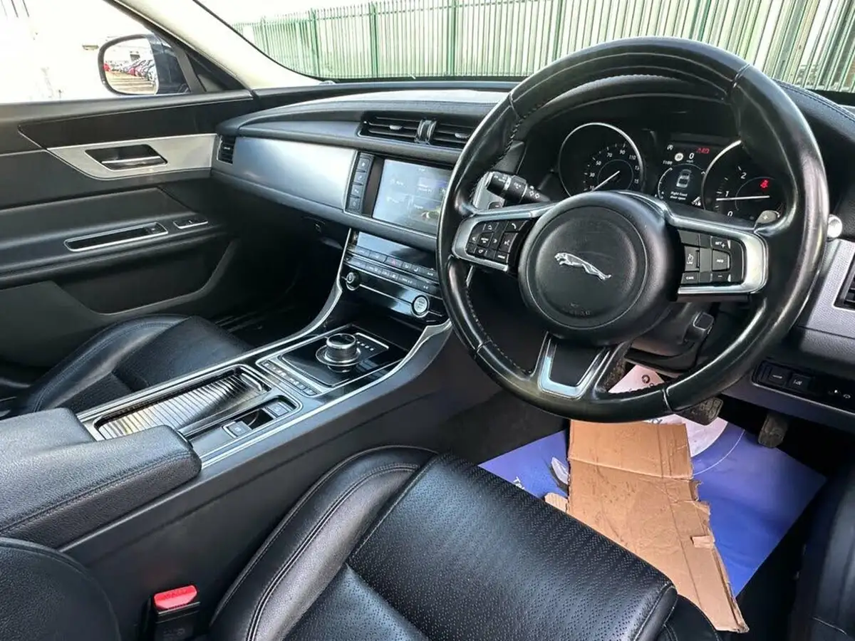 2018-jaguar-xf-20td-prestige-180ps-saloon-4d-1999cc-auto-big-14