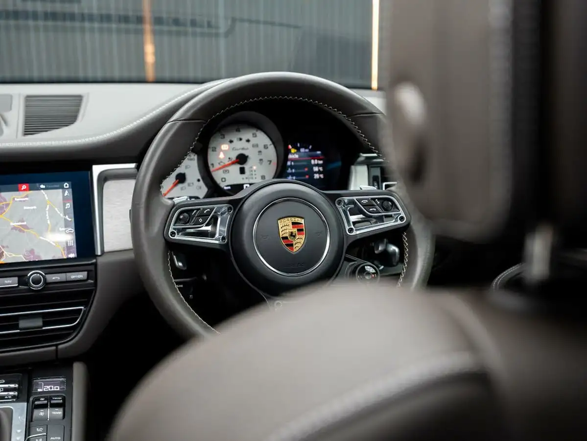 2021-porsche-macan-29-turbo-big-42