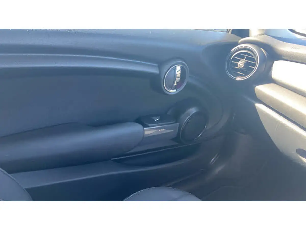 2020-mini-cooper-15-cooper-classic-nav-hatchback-3d-big-29