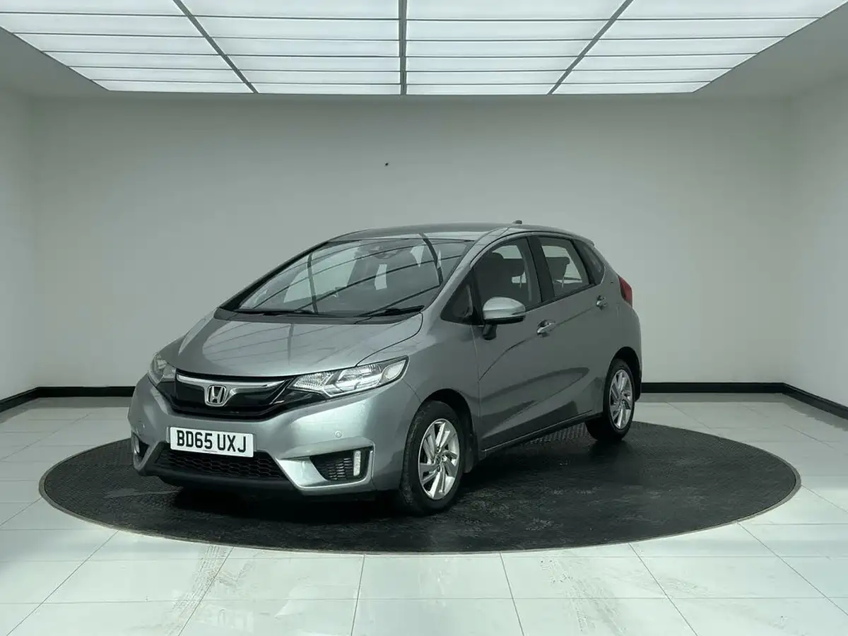 2015-honda-jazz-13-i-vtec-se-cvt-big-2