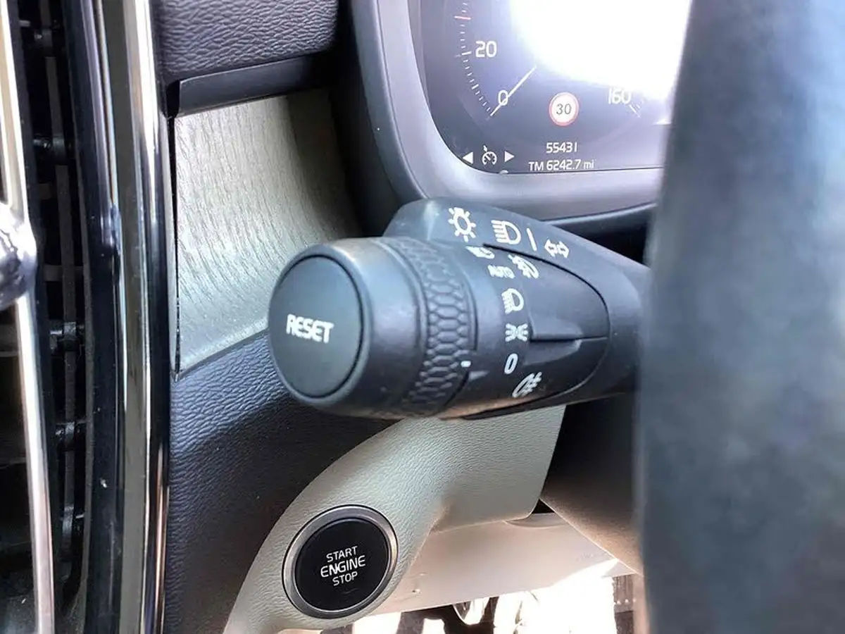 2019-volvo-xc40-20-t4-inscription-big-25