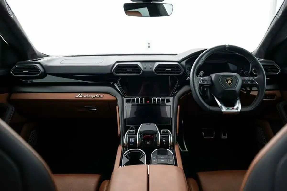 2024-lamborghini-urus-40-no-trim-big-9