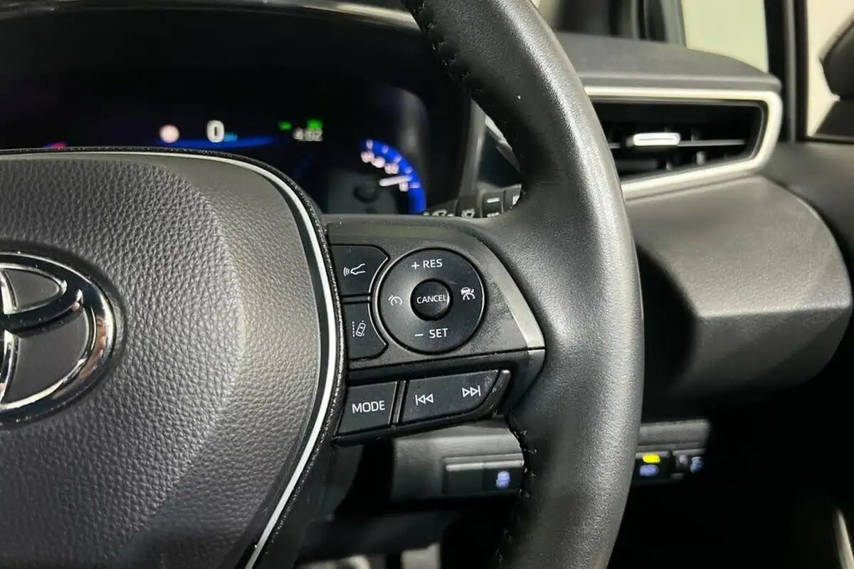 2022-toyota-corolla-18-vvt-i-icon-tech-trk-hatchback-5d-big-21