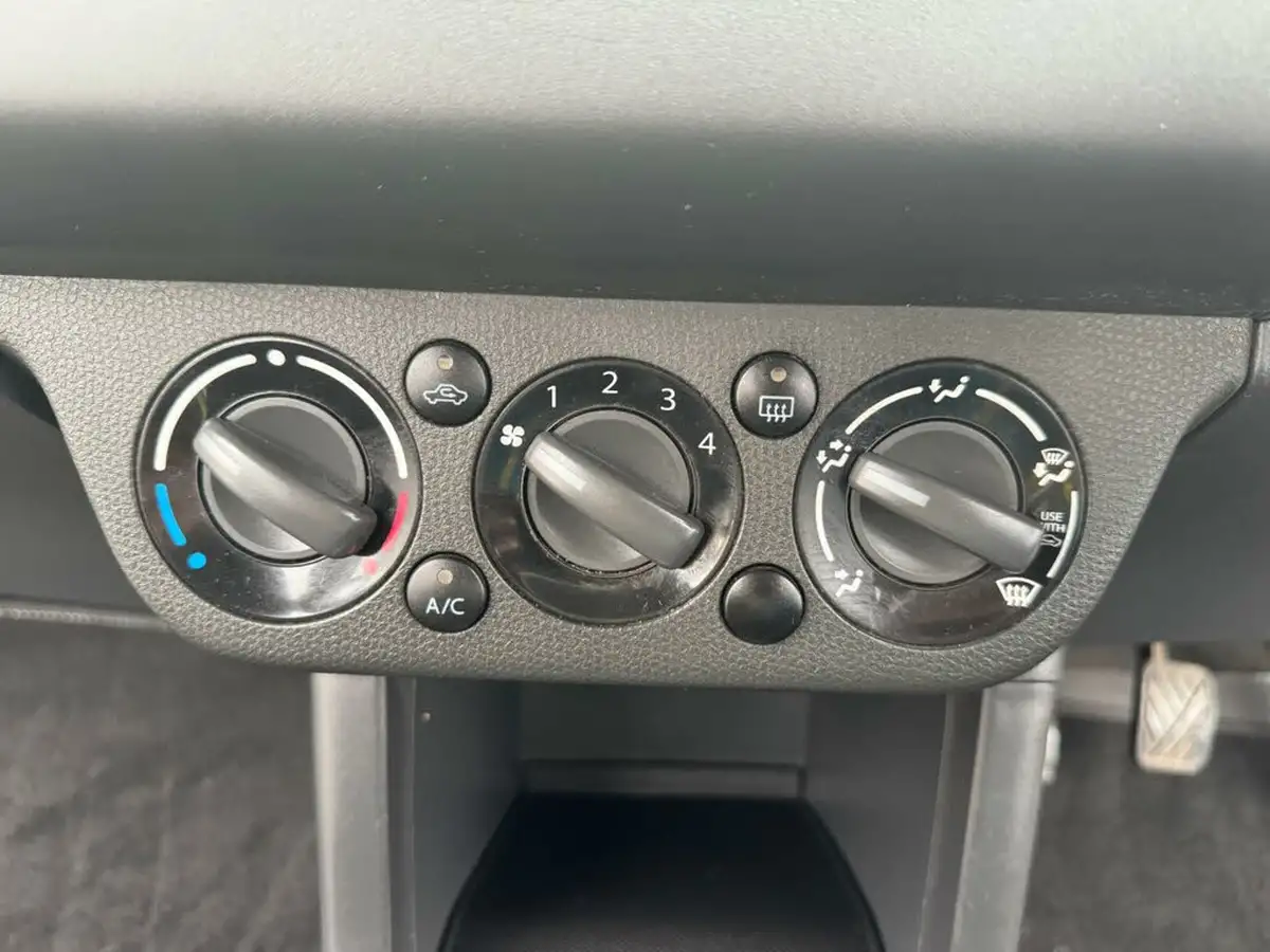 2007-suzuki-swift-15-glx-5d-big-12