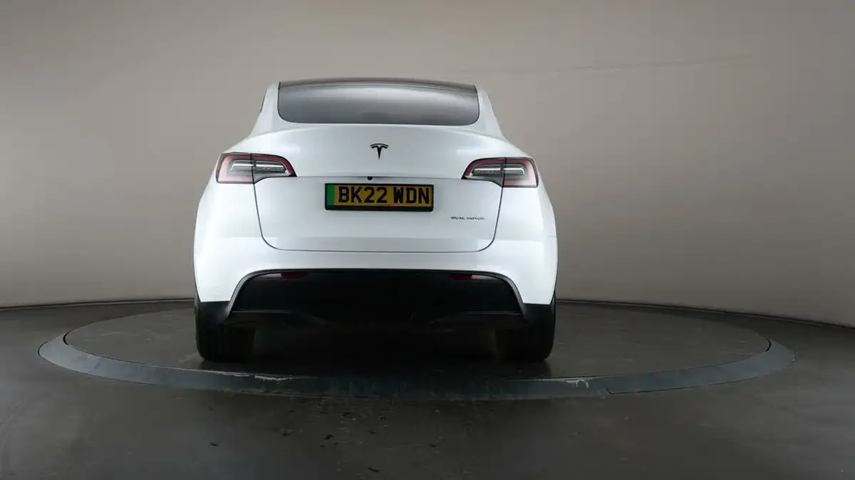 2022-tesla-model-y-e-long-range-big-25